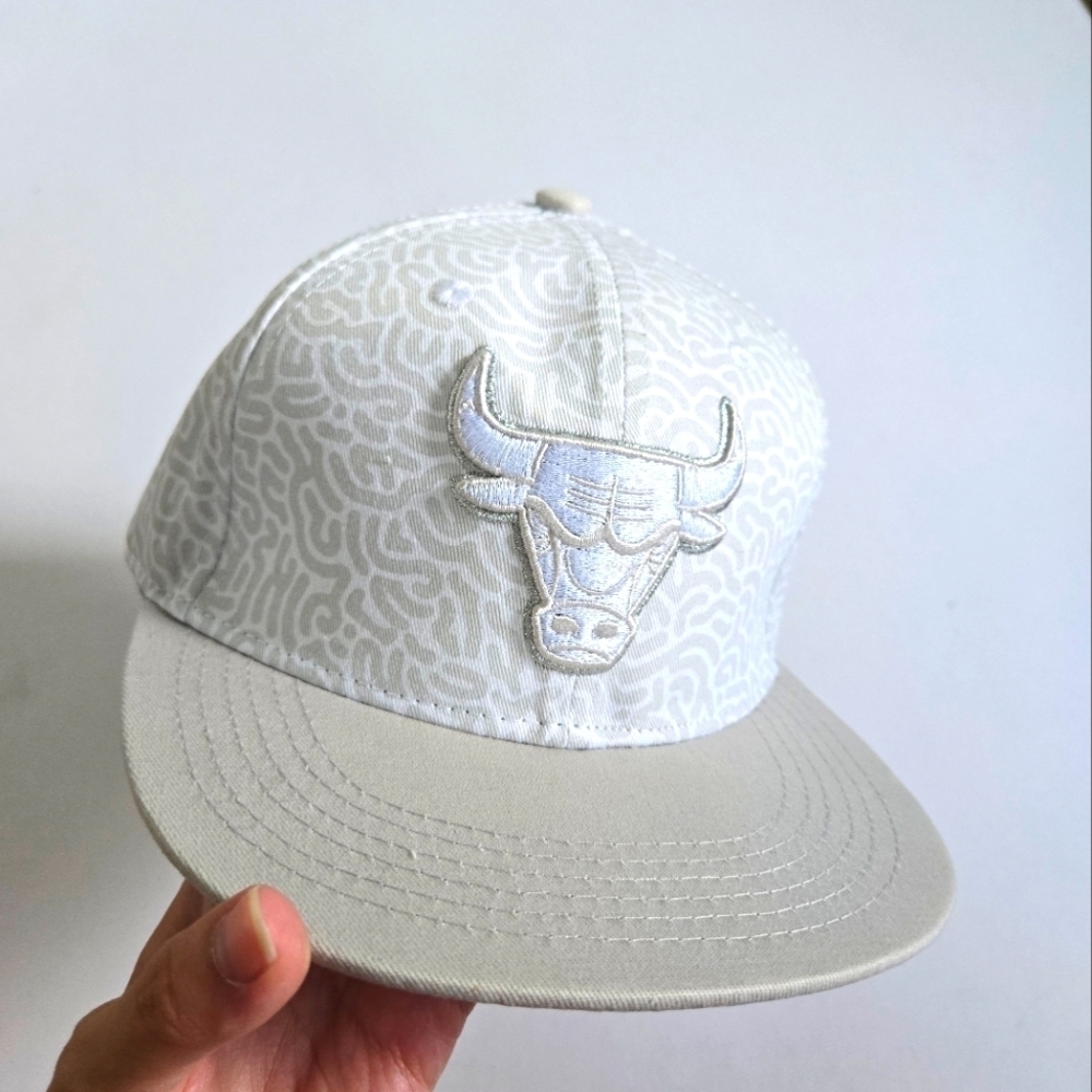 CHICAGO BULLS BMO Melonwear Snapback Hat white grey nwot